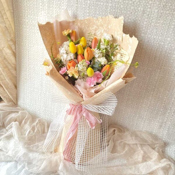 kgdz Eva Tulip Bouquet