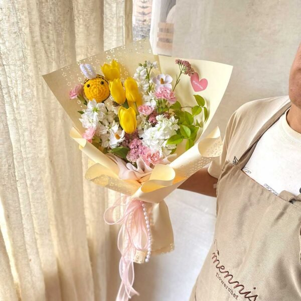 bgbdbvx Bee Tulip Bouquet